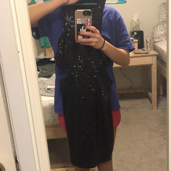 Black all-sequined dress. - Picture 3 of 3